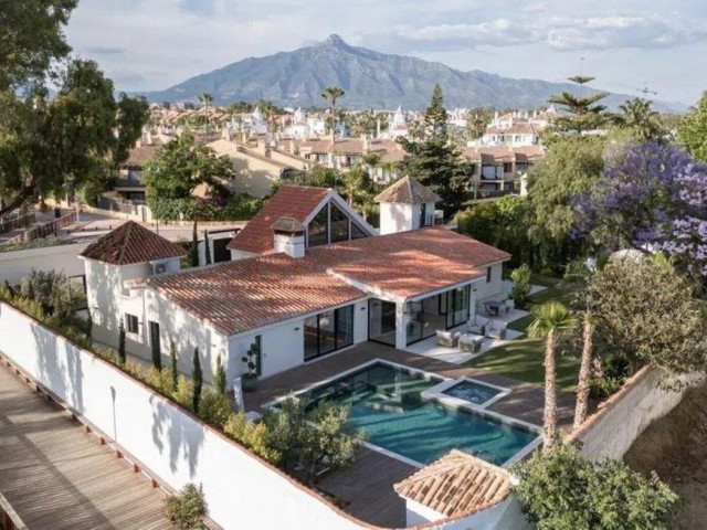 Villa, Puerto Banús