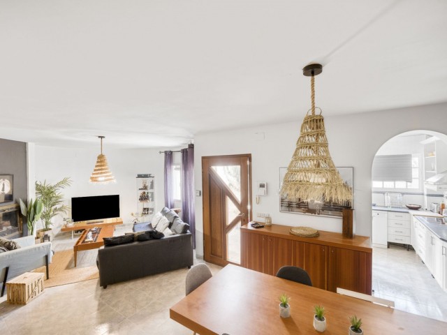 Adosado con 3 Dormitorios  en Benalmadena