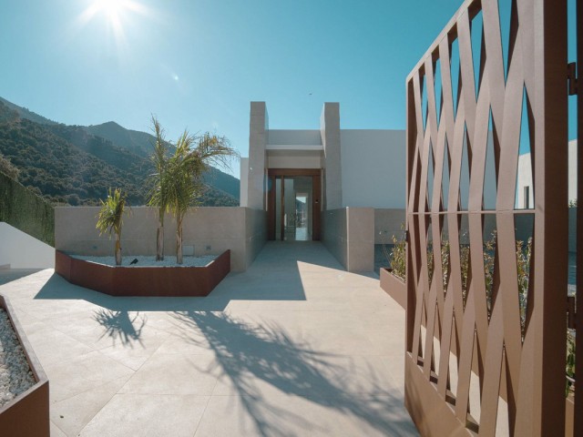 6 Bedrooms Villa in Mijas