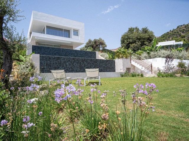 6 Bedrooms Villa in Mijas