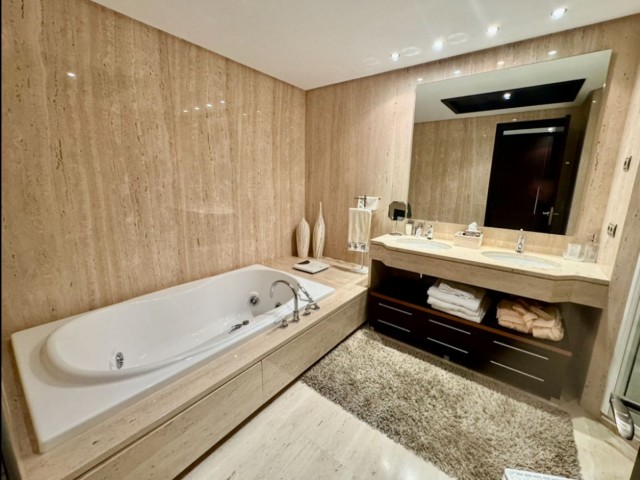 2 Bedrooms Apartment in Puerto Banús