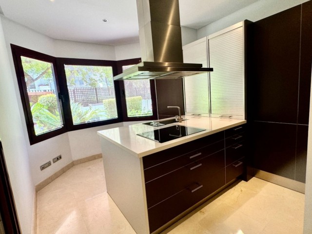 2 Bedrooms Apartment in Puerto Banús