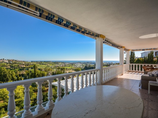 8 Bedrooms Villa in Estepona