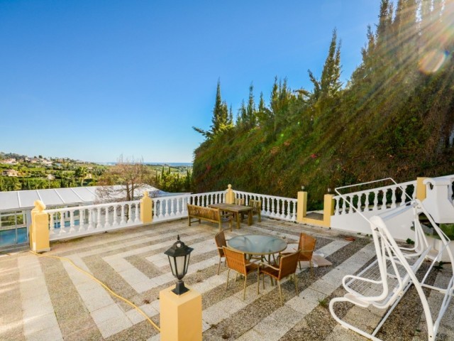 8 Bedrooms Villa in Estepona