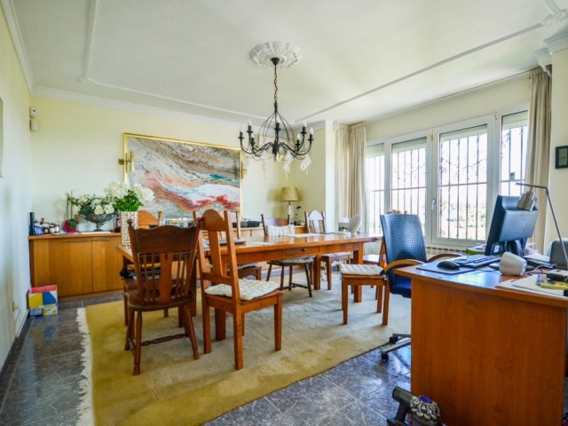 8 Bedrooms Villa in Estepona