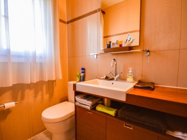 8 Bedrooms Villa in Estepona