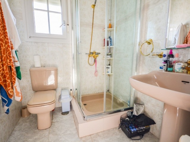 8 Bedrooms Villa in Estepona