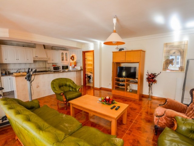 8 Bedrooms Villa in Estepona