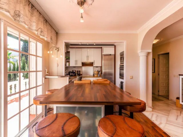 5 Bedrooms Villa in Nueva Andalucía