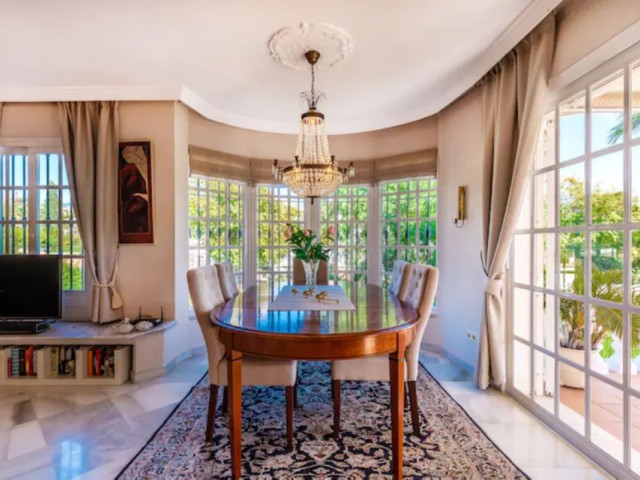 5 Bedrooms Villa in Nueva Andalucía