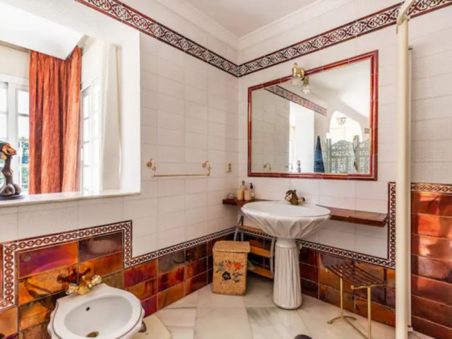 5 Bedrooms Villa in Nueva Andalucía