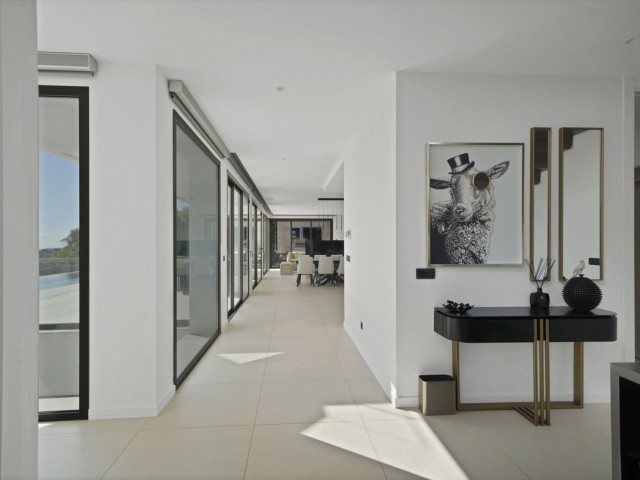 4 Bedrooms Villa in Benahavís