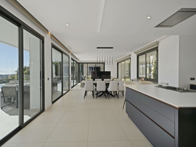 4 Bedrooms Villa in Benahavís