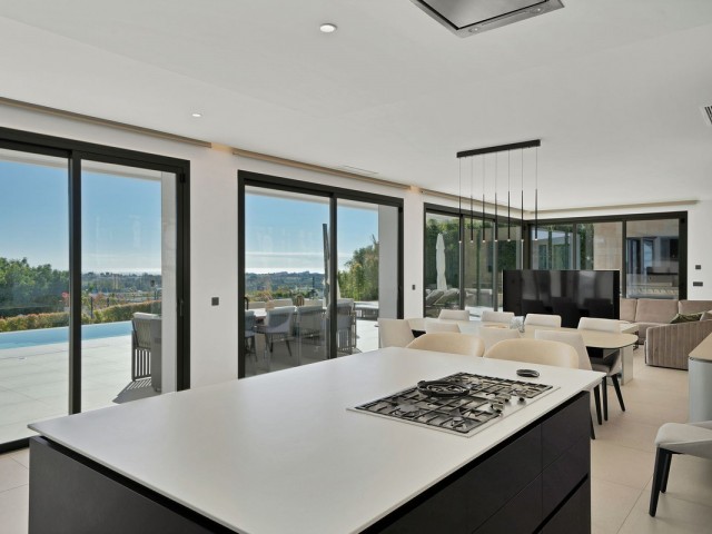 4 Bedrooms Villa in Benahavís