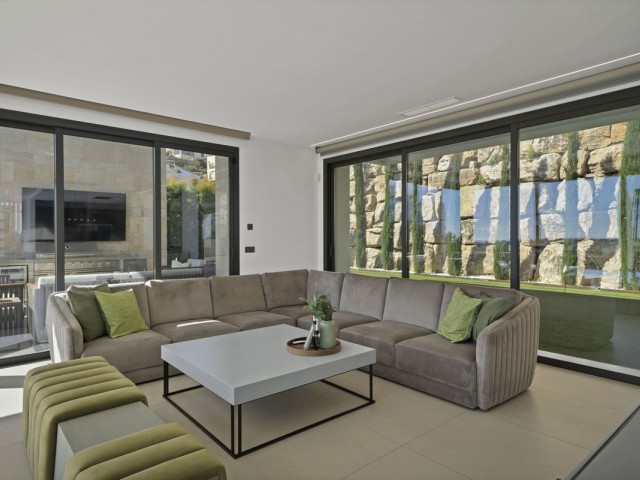 4 Bedrooms Villa in Benahavís