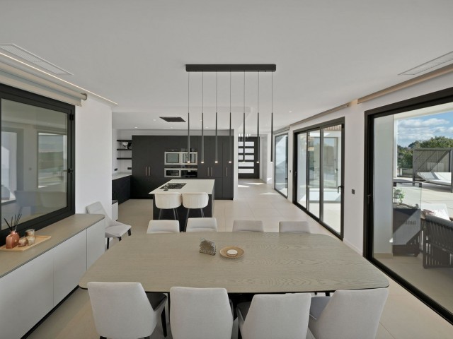 4 Bedrooms Villa in Benahavís