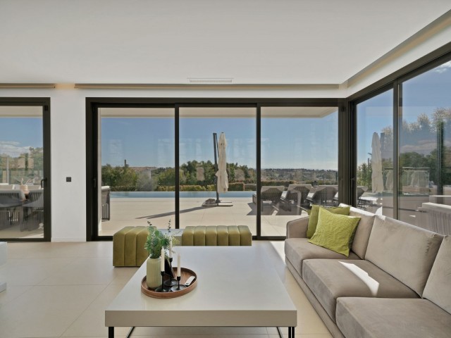 4 Bedrooms Villa in Benahavís