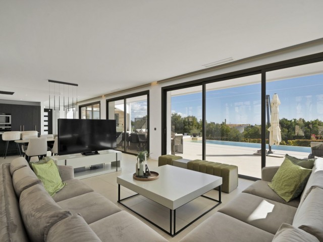 4 Bedrooms Villa in Benahavís