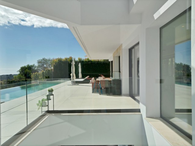 4 Bedrooms Villa in Benahavís