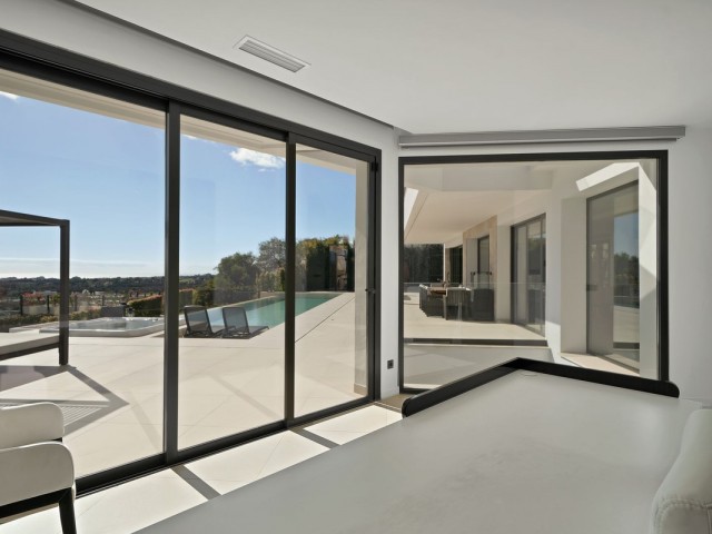 4 Bedrooms Villa in Benahavís