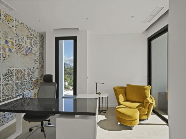 4 Bedrooms Villa in Benahavís