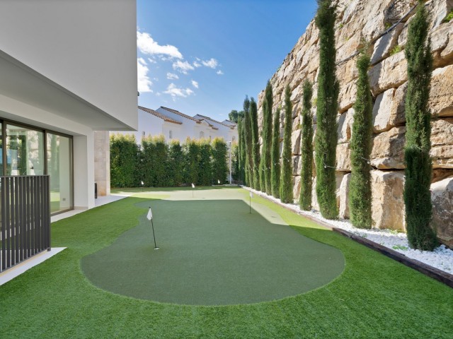 4 Bedrooms Villa in Benahavís