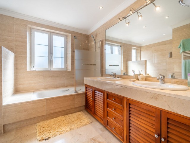 3 Makuuhuoneen Huvila Elviria