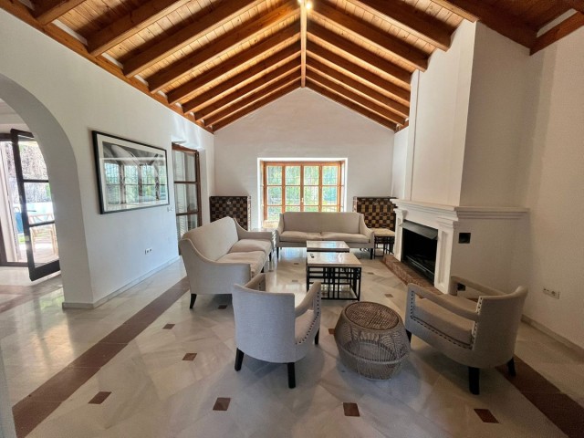 5 Bedrooms Villa in Guadalmina Alta