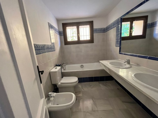 5 Bedrooms Villa in Guadalmina Alta