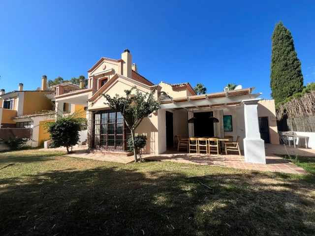 5 Bedrooms Villa in Guadalmina Alta