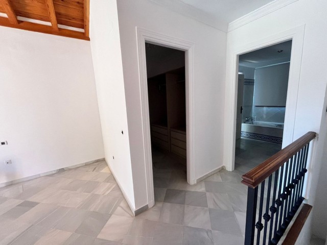 5 Bedrooms Villa in Guadalmina Alta