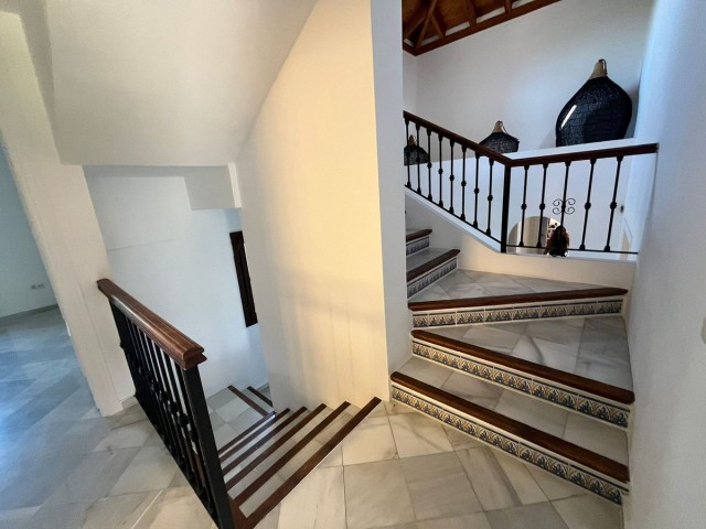 5 Bedrooms Villa in Guadalmina Alta