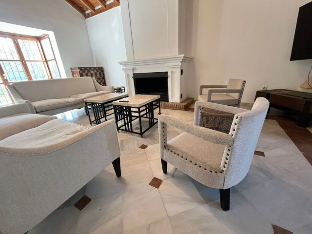 5 Bedrooms Villa in Guadalmina Alta