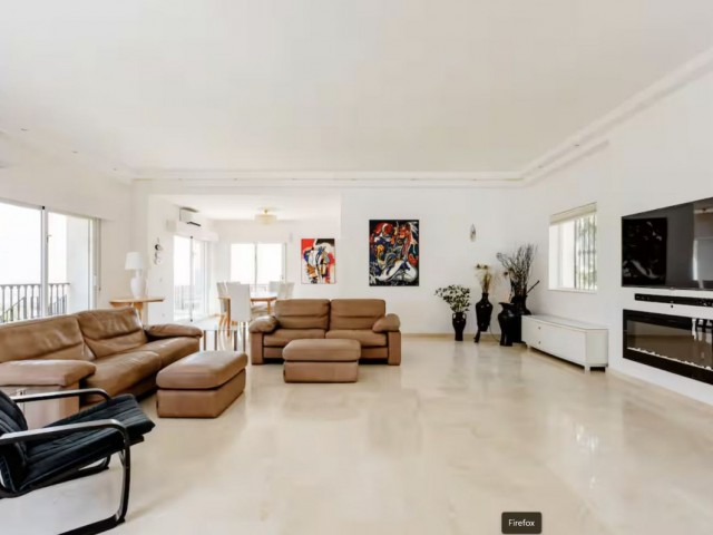 5 Soveroms Villa i Valtocado