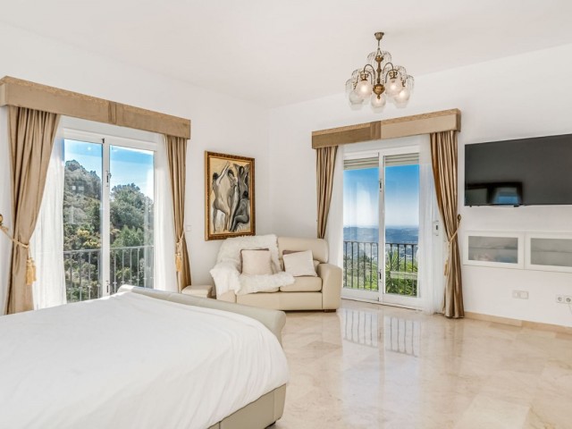 5 Soveroms Villa i Valtocado