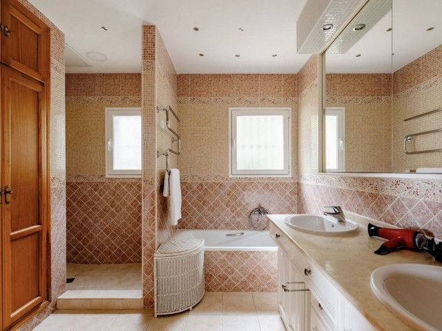 5 Soveroms Villa i Valtocado