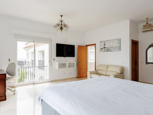 5 Soveroms Villa i Valtocado