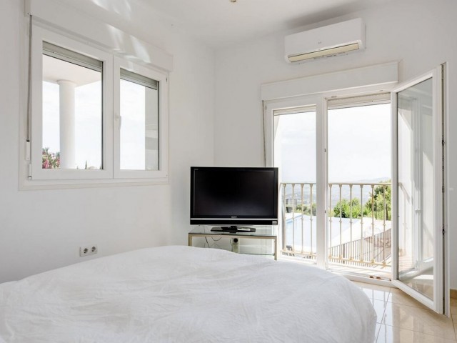 5 Soveroms Villa i Valtocado