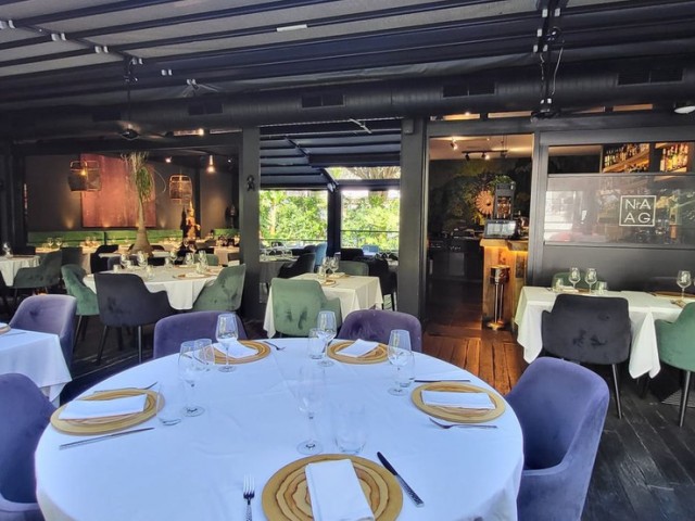 Commercial, Puerto Banús