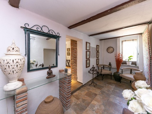 6 Bedrooms Villa in Mijas