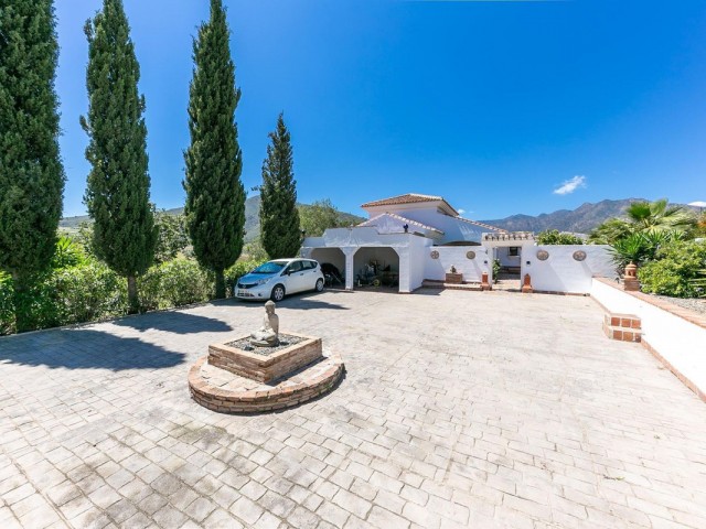6 Bedrooms Villa in Mijas