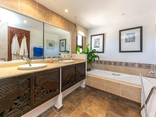 6 Bedrooms Villa in Mijas