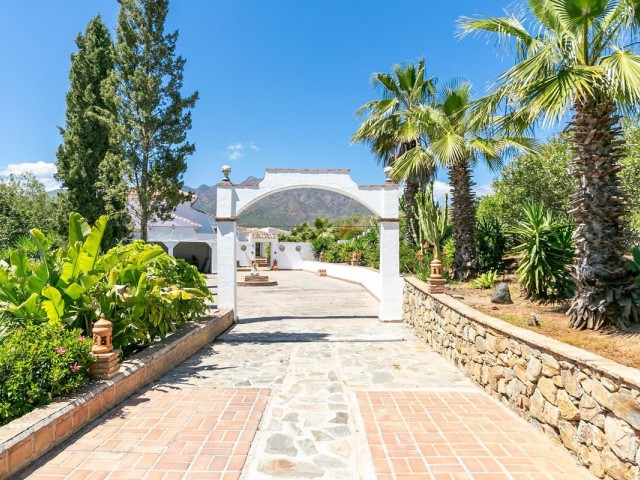 6 Bedrooms Villa in Mijas