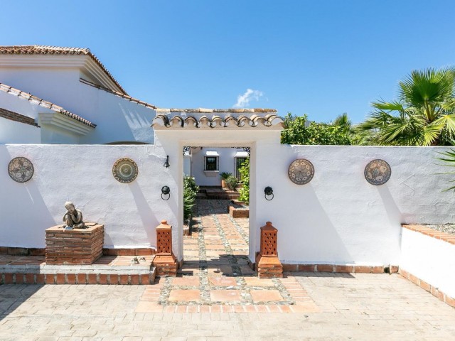 6 Bedrooms Villa in Mijas