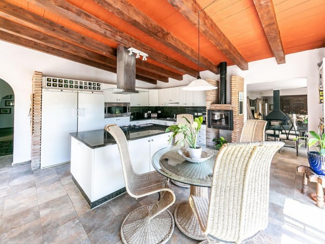 6 Bedrooms Villa in Mijas