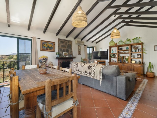 5 Bedrooms Villa in Mijas