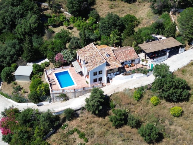 5 Bedrooms Villa in Mijas