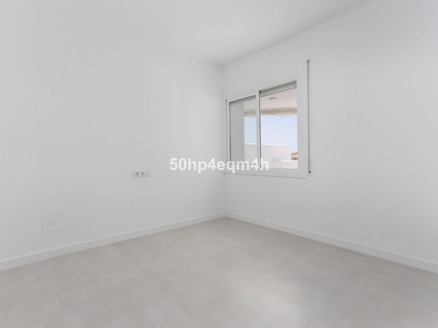 4 Bedrooms Apartment in Guadalmina Baja