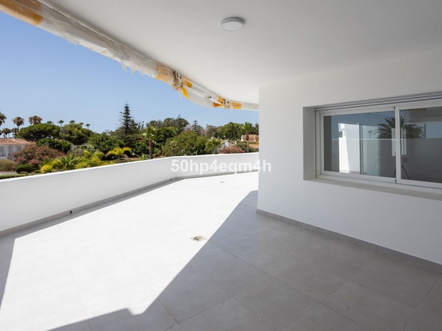 4 Bedrooms Apartment in Guadalmina Baja