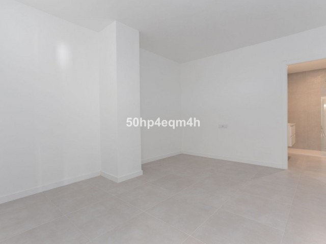 4 Bedrooms Apartment in Guadalmina Baja